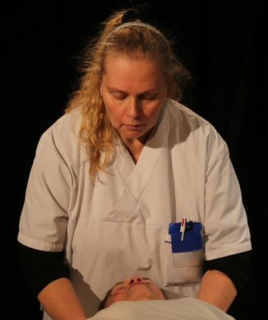 Karin i Medan vi väntar