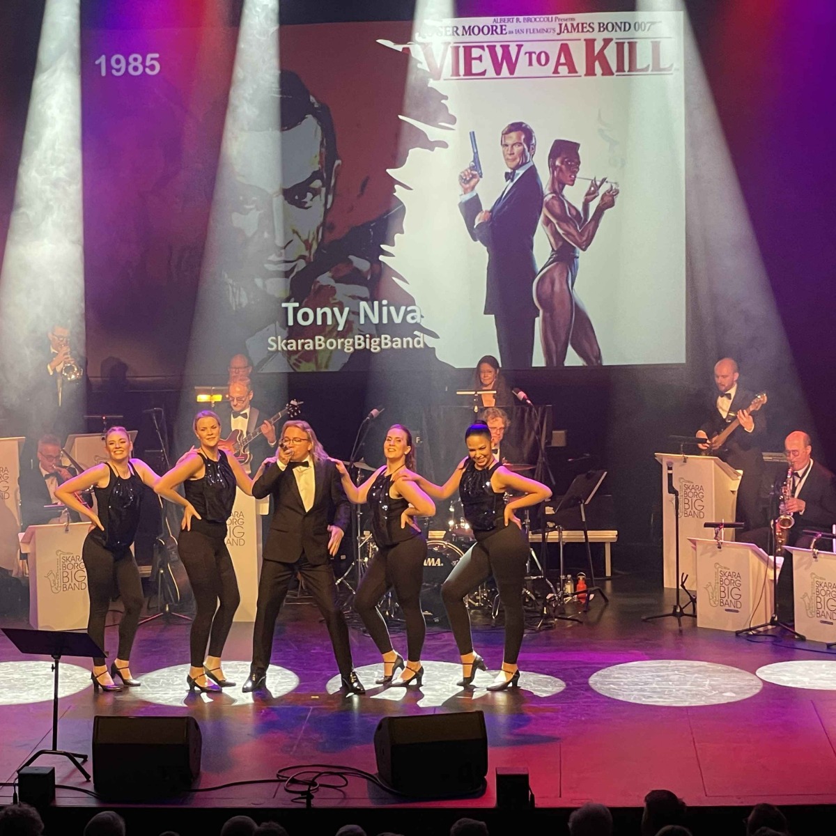SkaraBorgBigBand spelar Bond