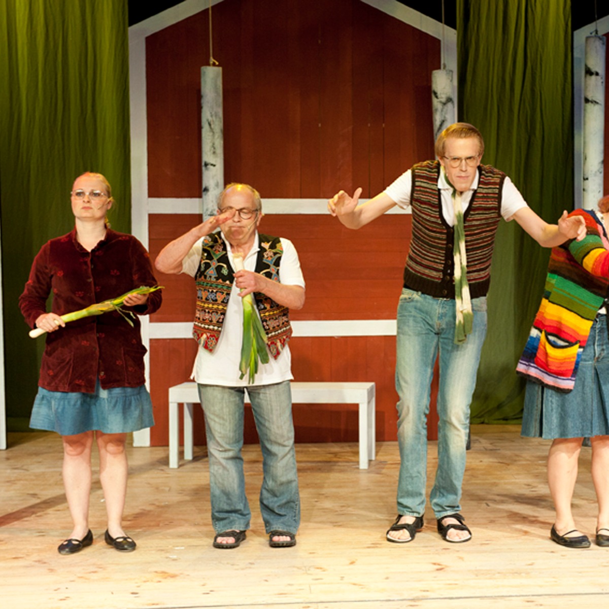 Vallbyrevyns ensemble  2010